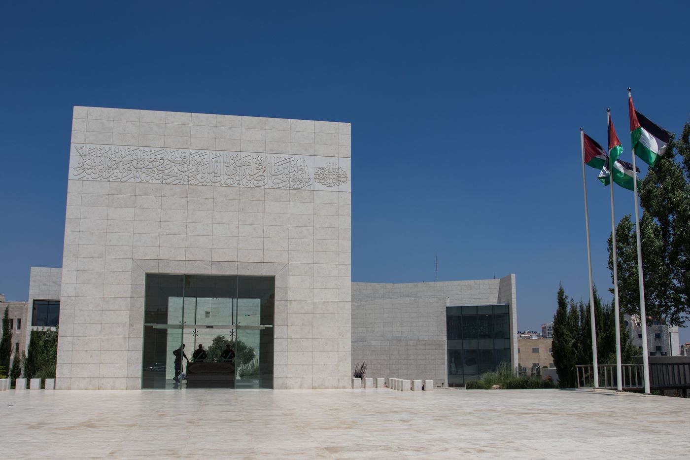 המבקרים הופתעו "לא לדבר עברית ליד קבר ערפאת"
