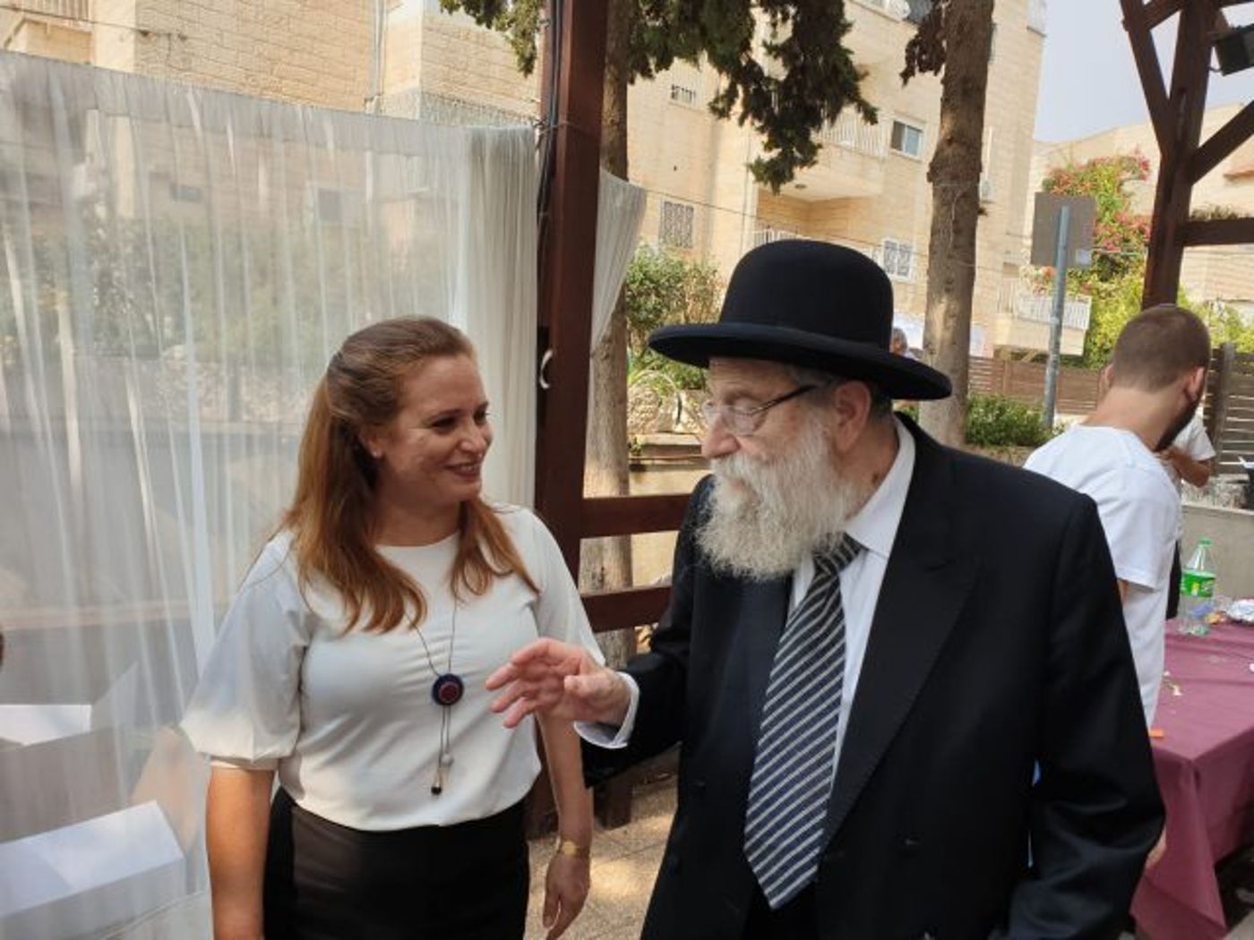 המונים בהקבלת פני רבו אצל הרב אריה שטרן