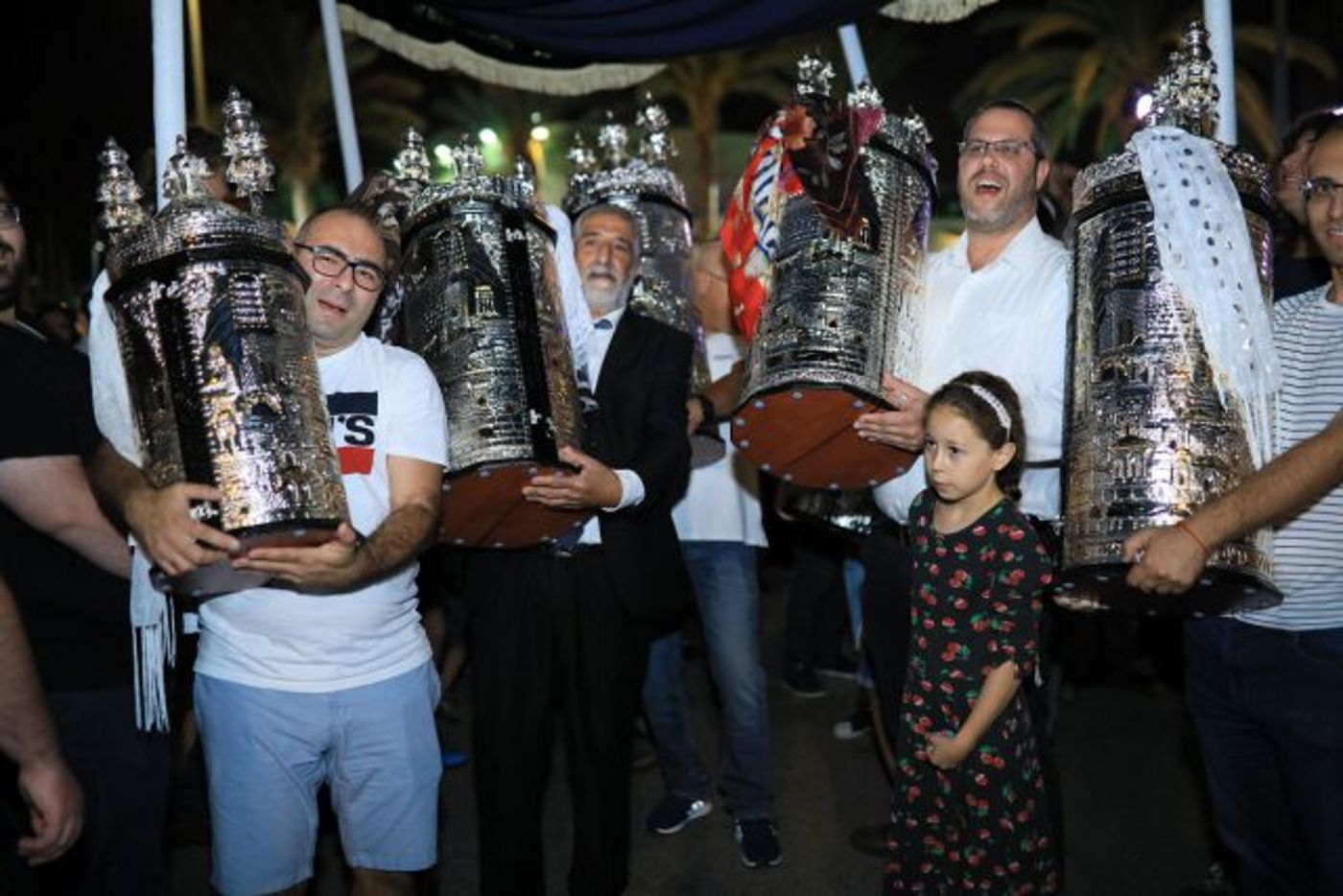 הכנסת ספרי התורה בלוד