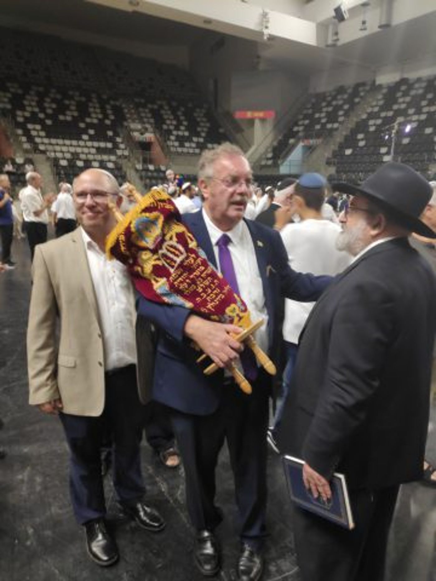 הרב אליהו זייני והרב דניאל הרשקוביץ (צילומים: ניר שוובר)