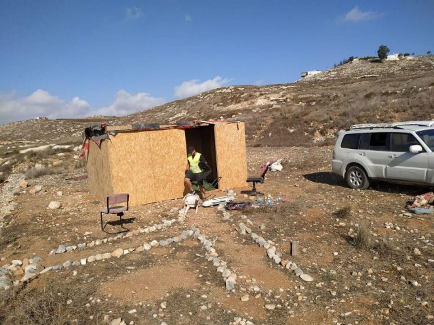 מבנה העץ, לפני הפינוי