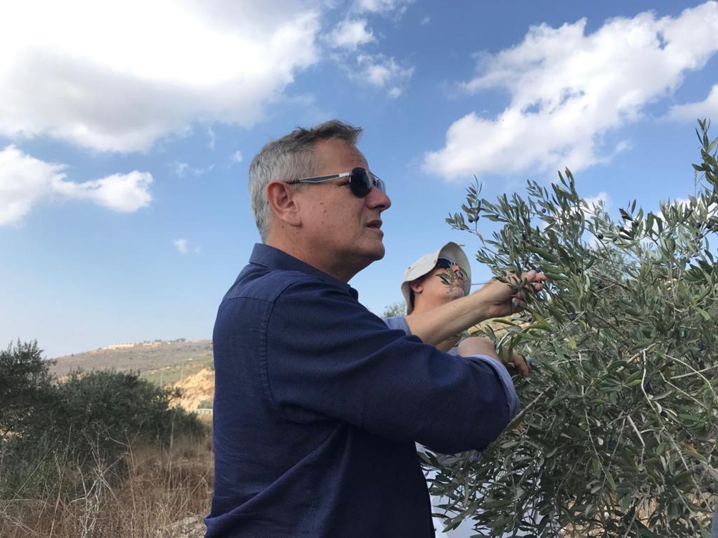 ניצן הורביץ הגיע למסוק זיתים עם פלסטינים