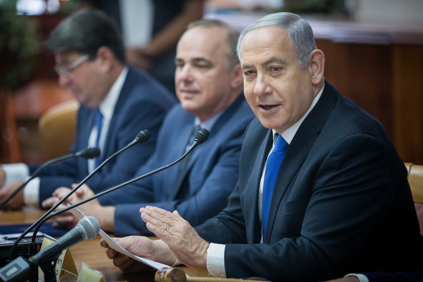 25 שנה אחרי שנבחר, האם השבוע יסתיים שלטונו?
