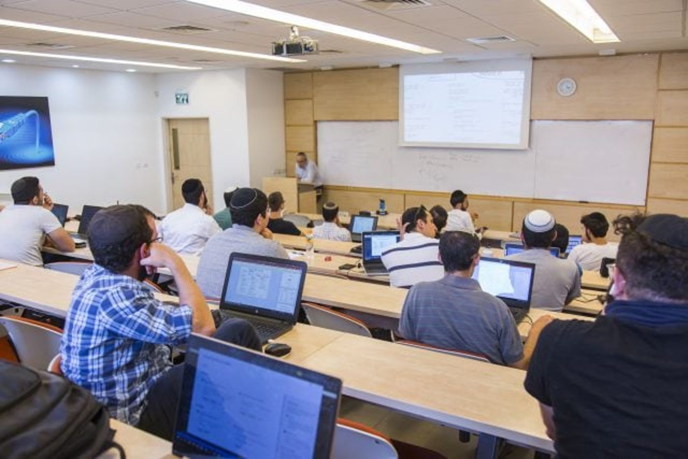5,000 סטודנטים פתחו שנה במרכז האקדמי לב