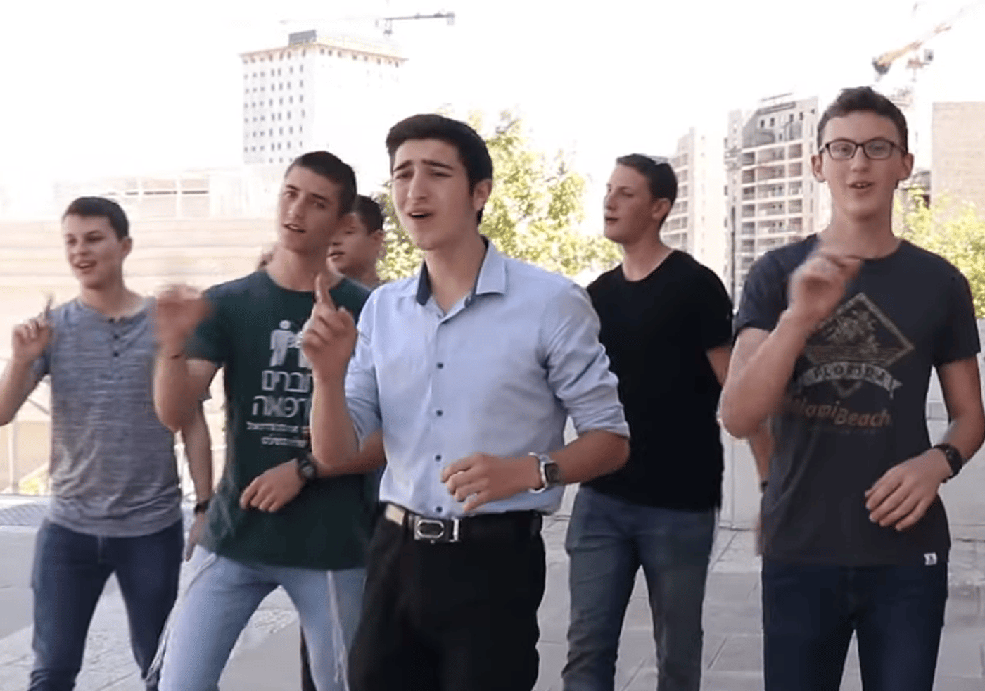 צפו: קאבר של תלמידי הישיבה לשבט אחים ואחיות