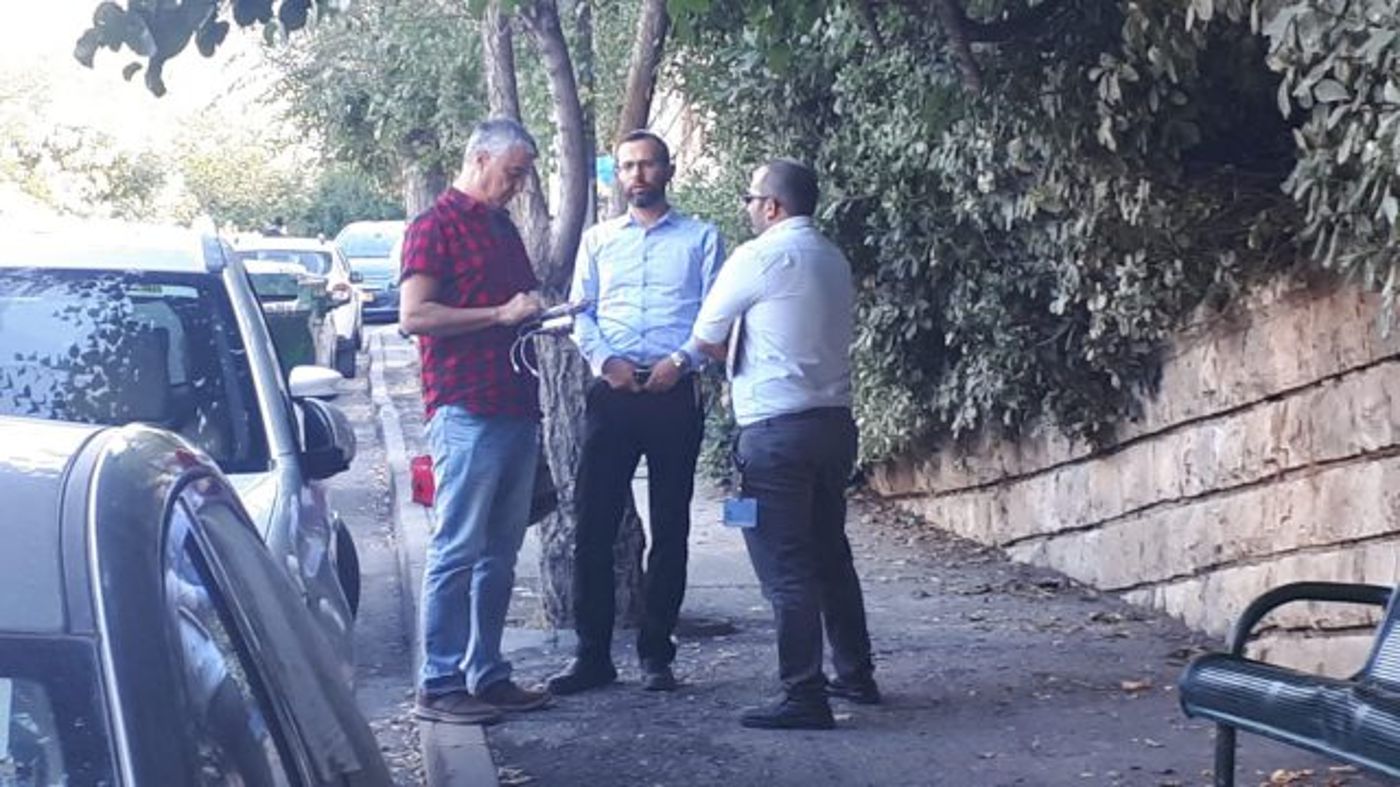 יגאל להב וישראל גנץ היום בסמוך לקלפי