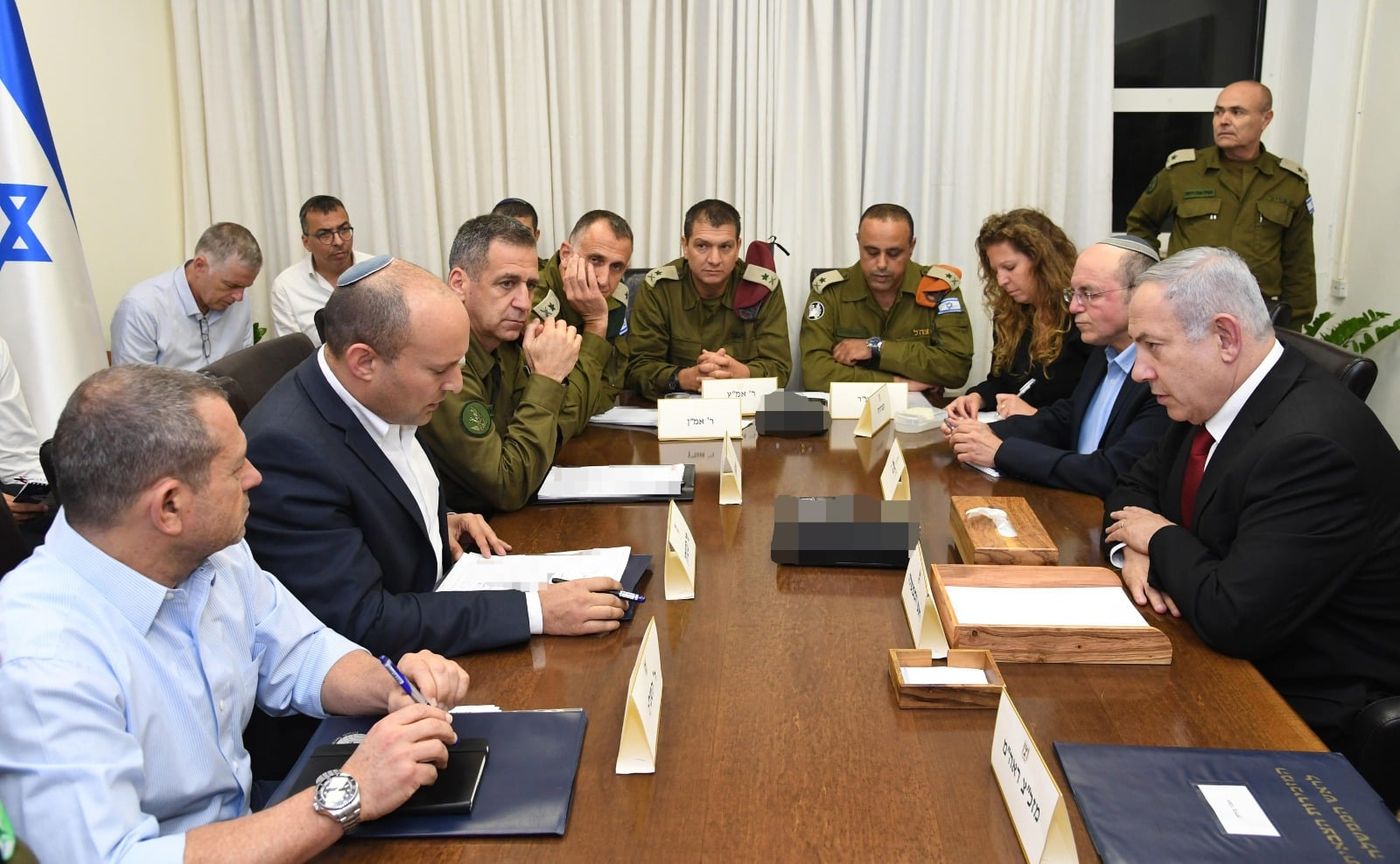 הדיונים אתמול במשרד הביטחון בקריה,