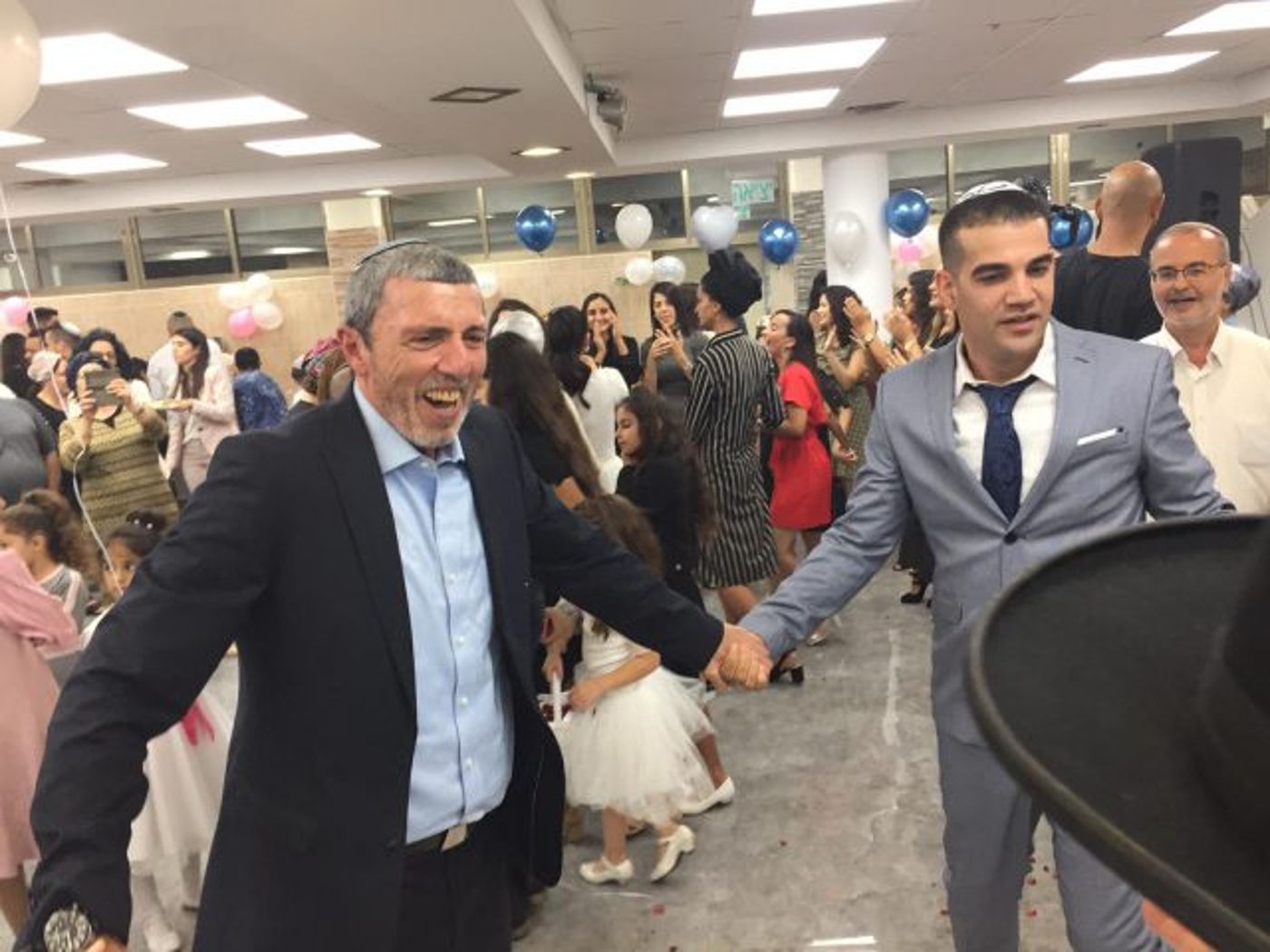 למרות הכל: חתונה הלילה בבית כנסת בנתיבות • צפו