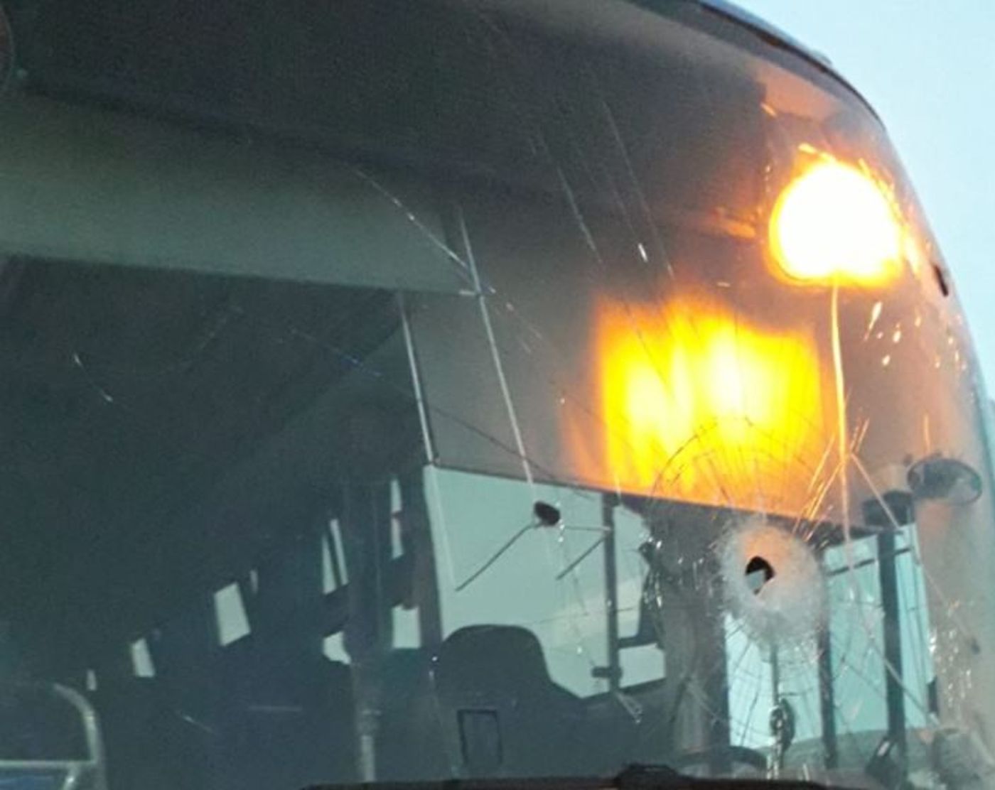 תוך דקות- 3 פיגועים: גבר וילדה נפצעו בפיגועי אבנים ובקת"בים