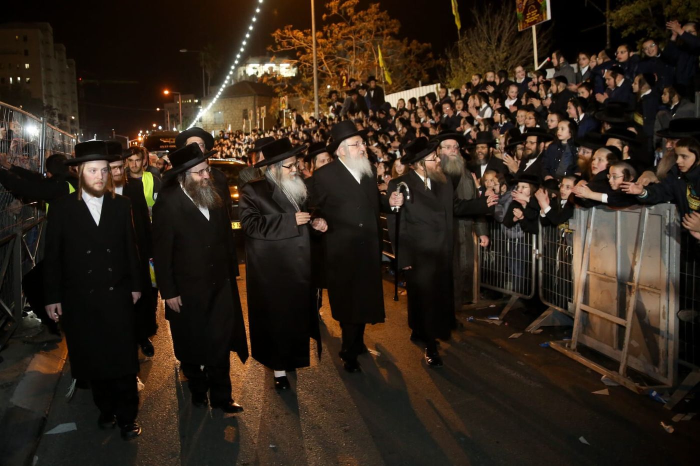 צפו: אלפים קיבלו את האדמו"ר האנטי ציוני בירושלים