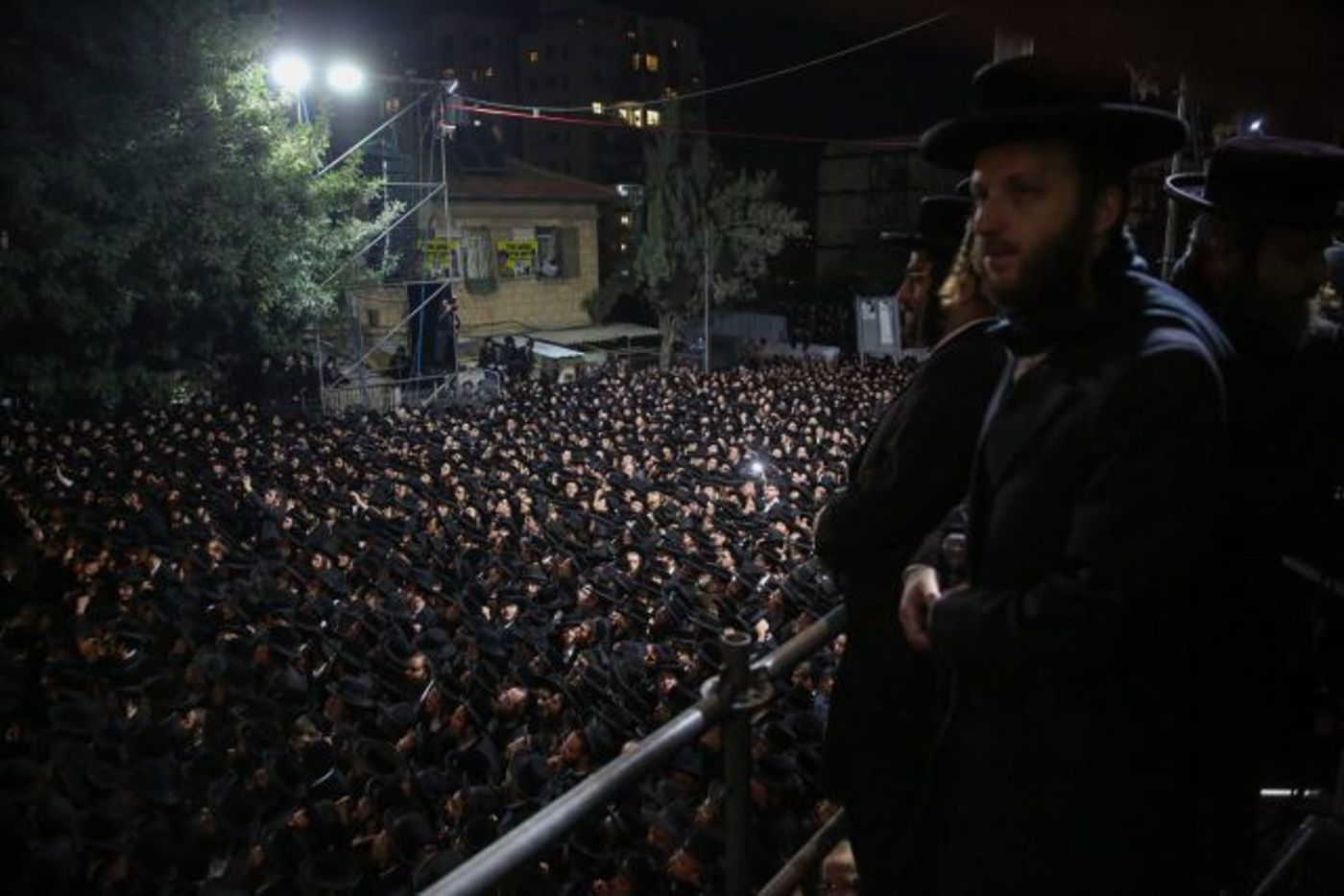 צפו: אלפים קיבלו את האדמו"ר האנטי ציוני בירושלים
