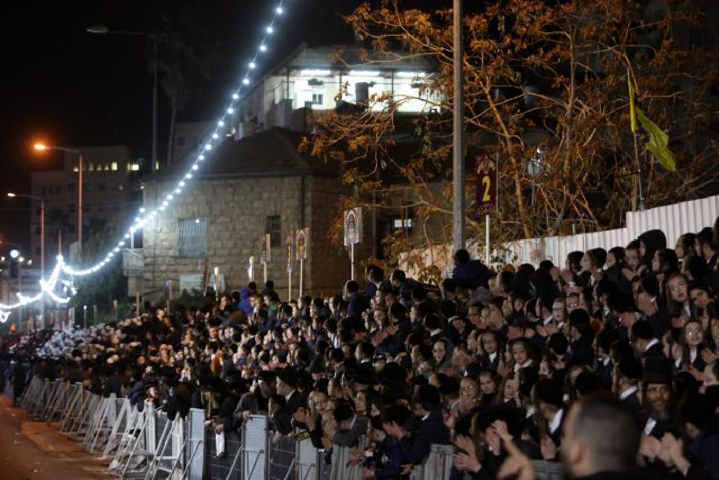 צפו: אלפים קיבלו את האדמו"ר האנטי ציוני בירושלים