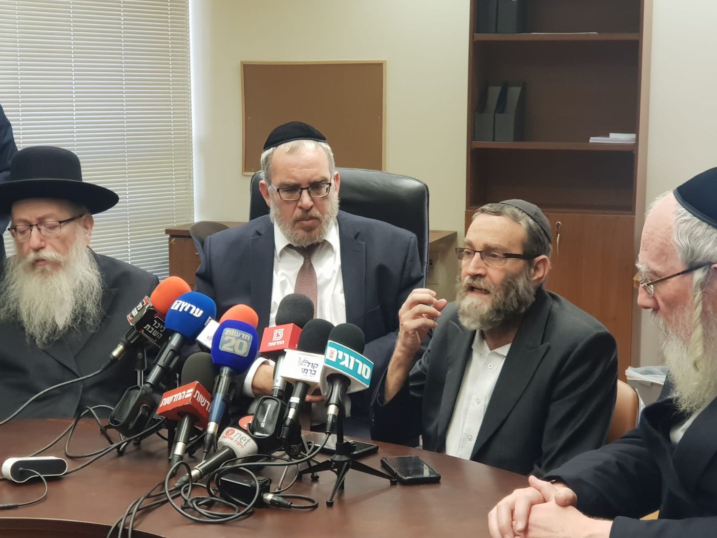 גפני על ליברמן: "האיש המושחת, מי אתה? אפס!"