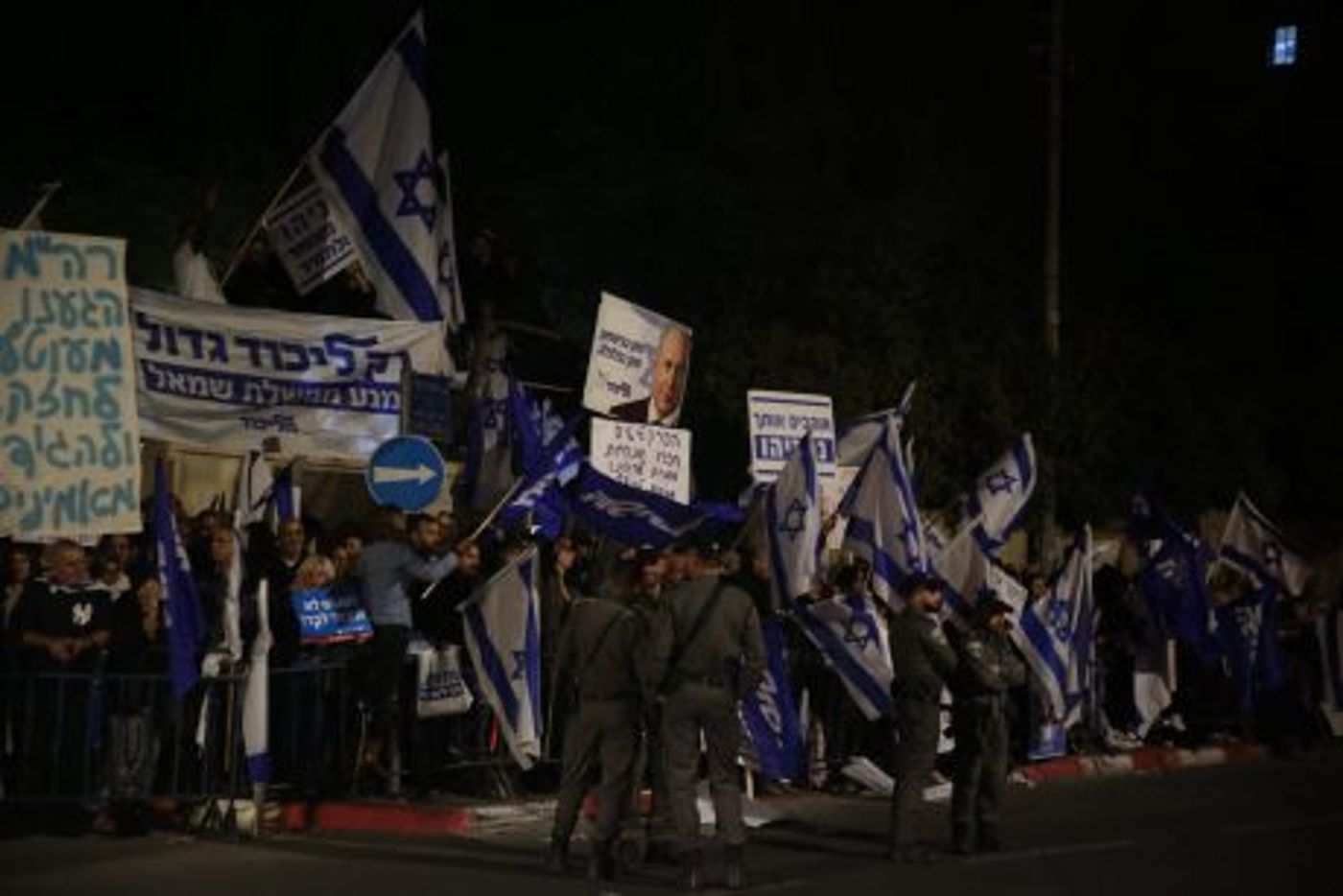 מימין ומשמאל: הפגנות בעד ונגד נתניהו בכל הארץ • צפו