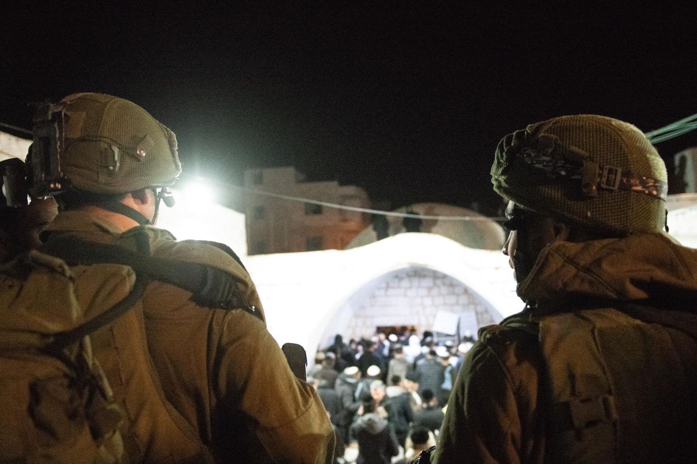 כ-1,400 מתפללים נכנסו לקבר יוסף הלילה