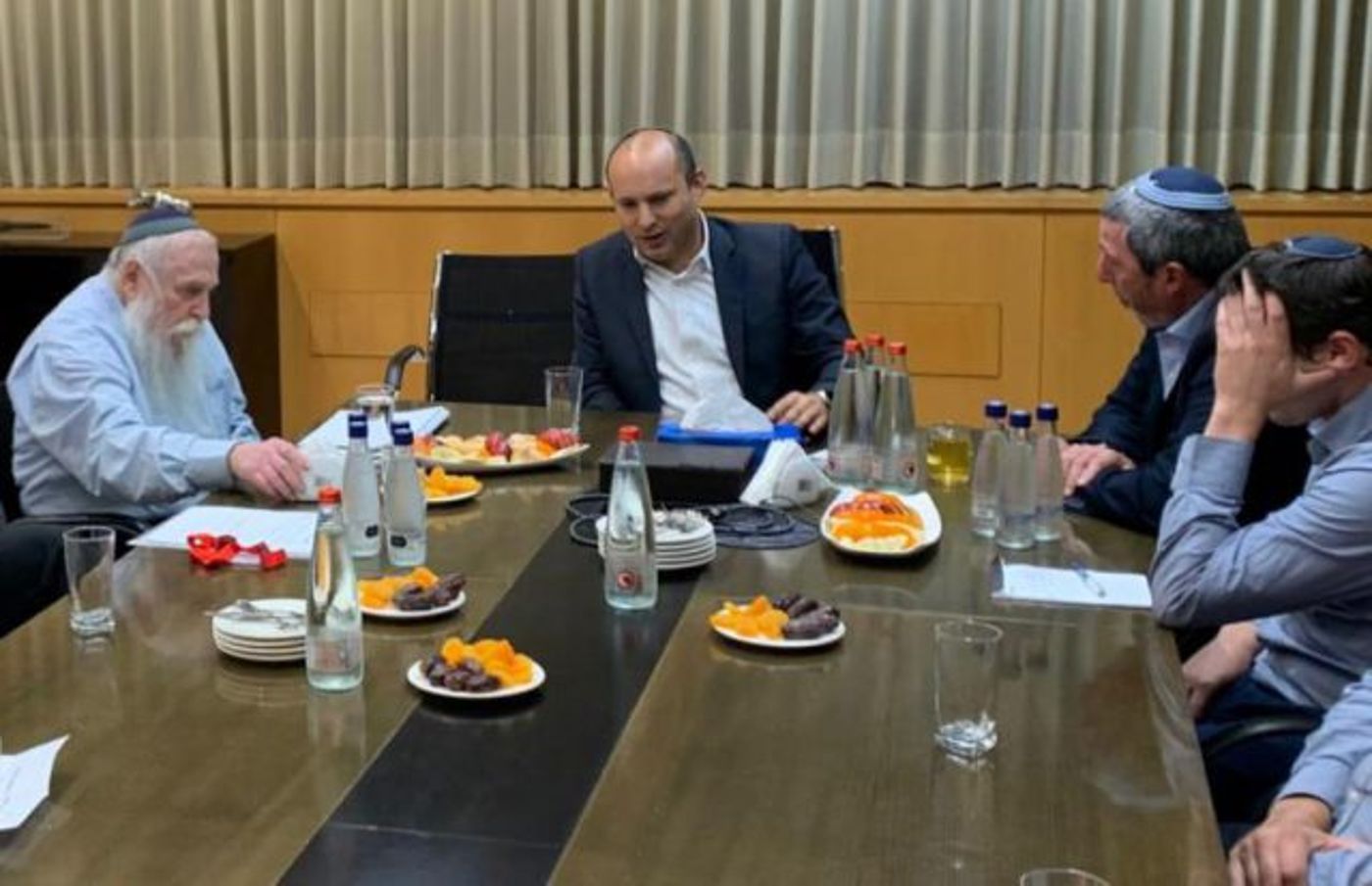 בנט ופרץ נפגשו עם רבני ההסדר: "ספינת הדגל"