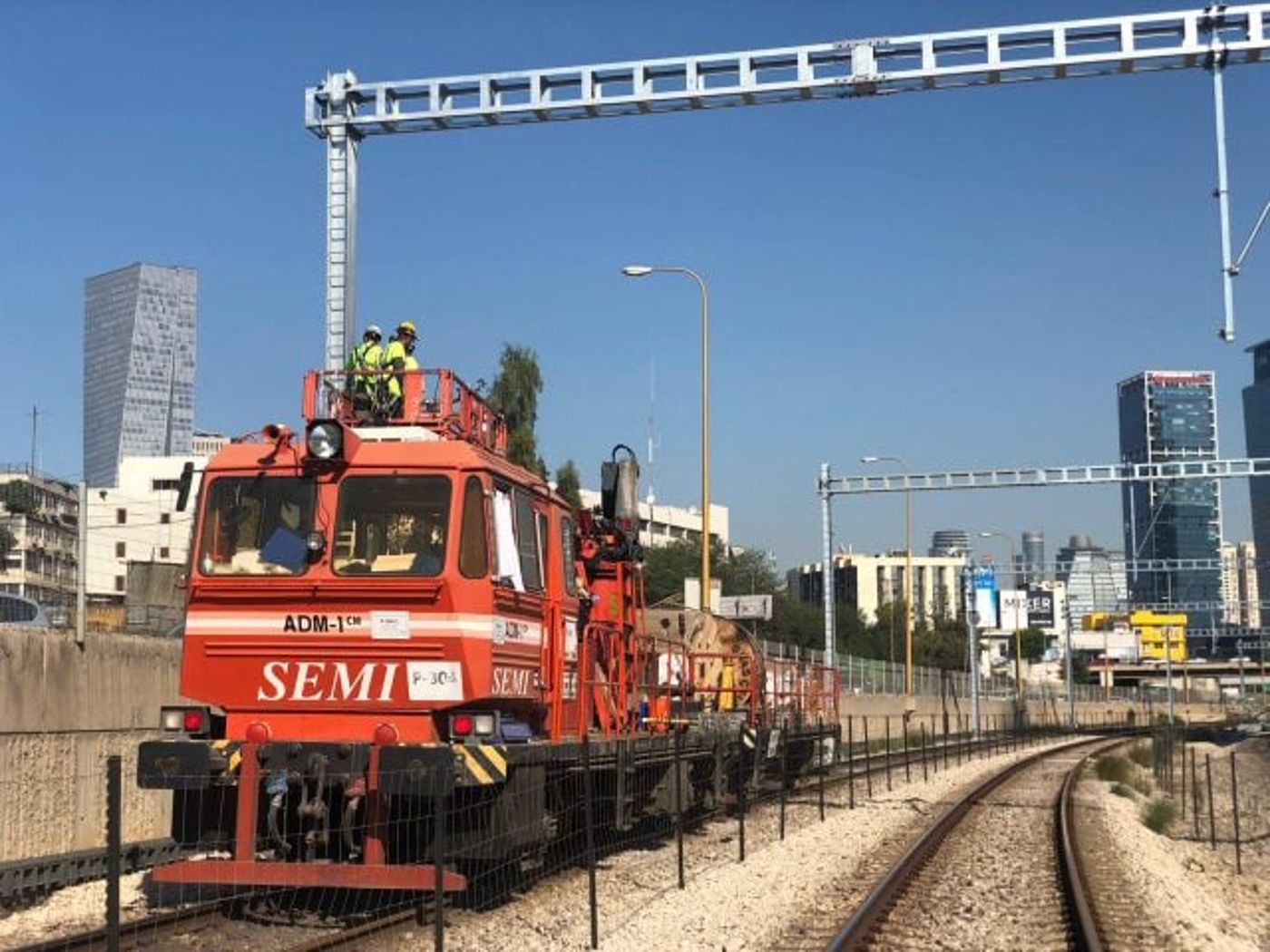 עבודות החשמול בתל אביב (קרדיט: רכבת ישראל)