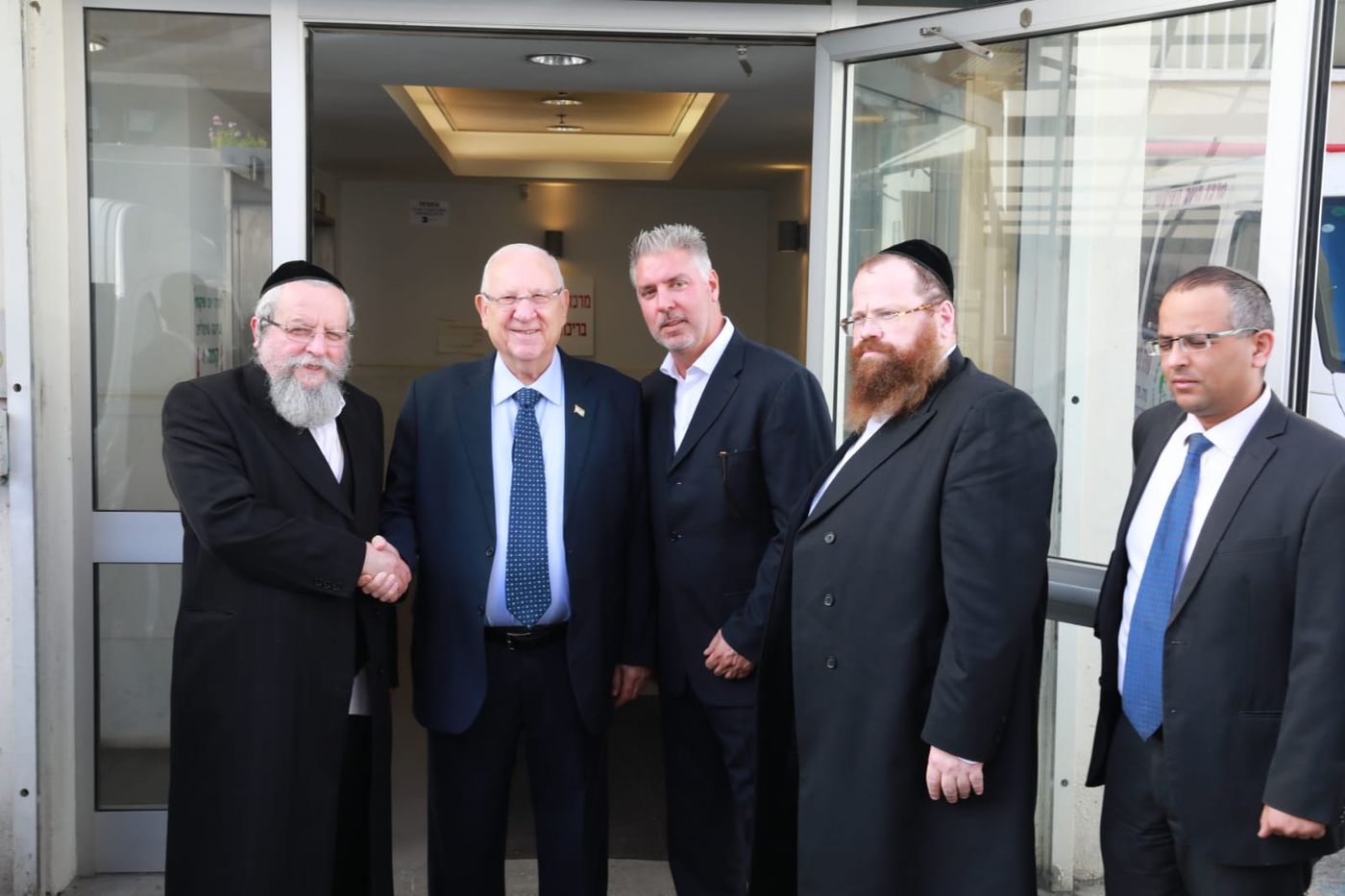 "זכות גדולה": ריבלין ביקר במרכז השיקום של הרב פירר