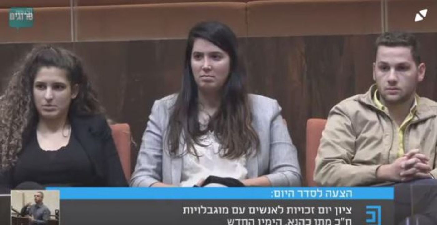 פינטו בקהל, בת להורים חירשים, נשואה לחירש ובנה שנולד גם חירש (צילום מסך מתוך ערוץ כנסת)