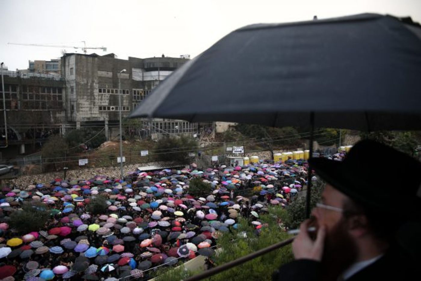 תיעוד: הרב לאו מוזמן כבוד בחתונת האדמו"ר מגור