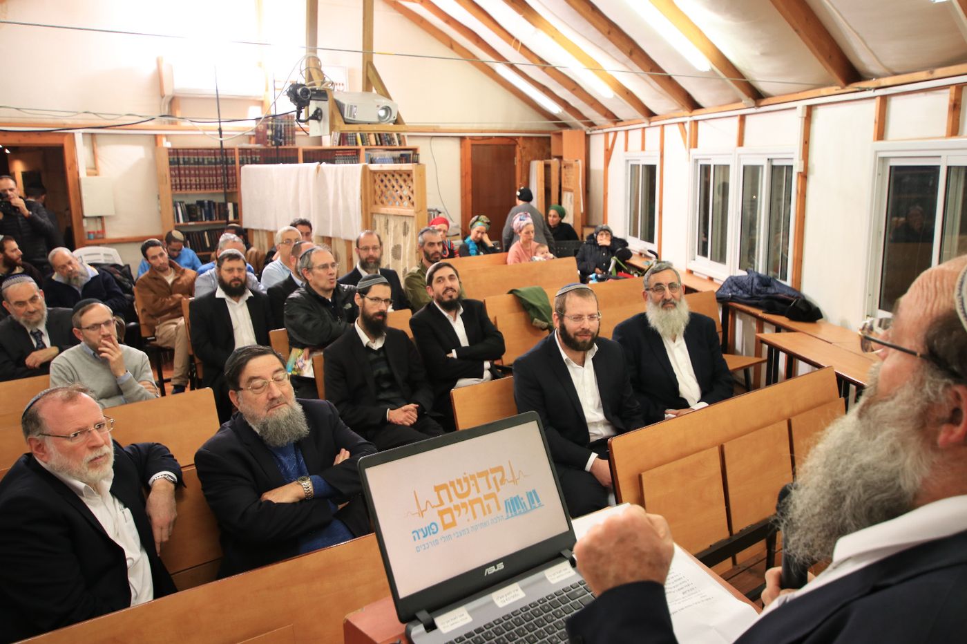לראשונה: קו הלכתי-רפואי לסוגיות הארכת חיי חולים