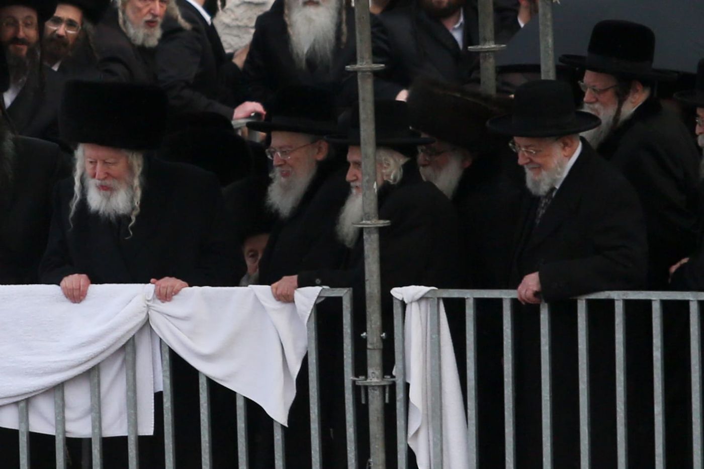 תיעוד: הרב לאו מוזמן כבוד בחתונת האדמו"ר מגור