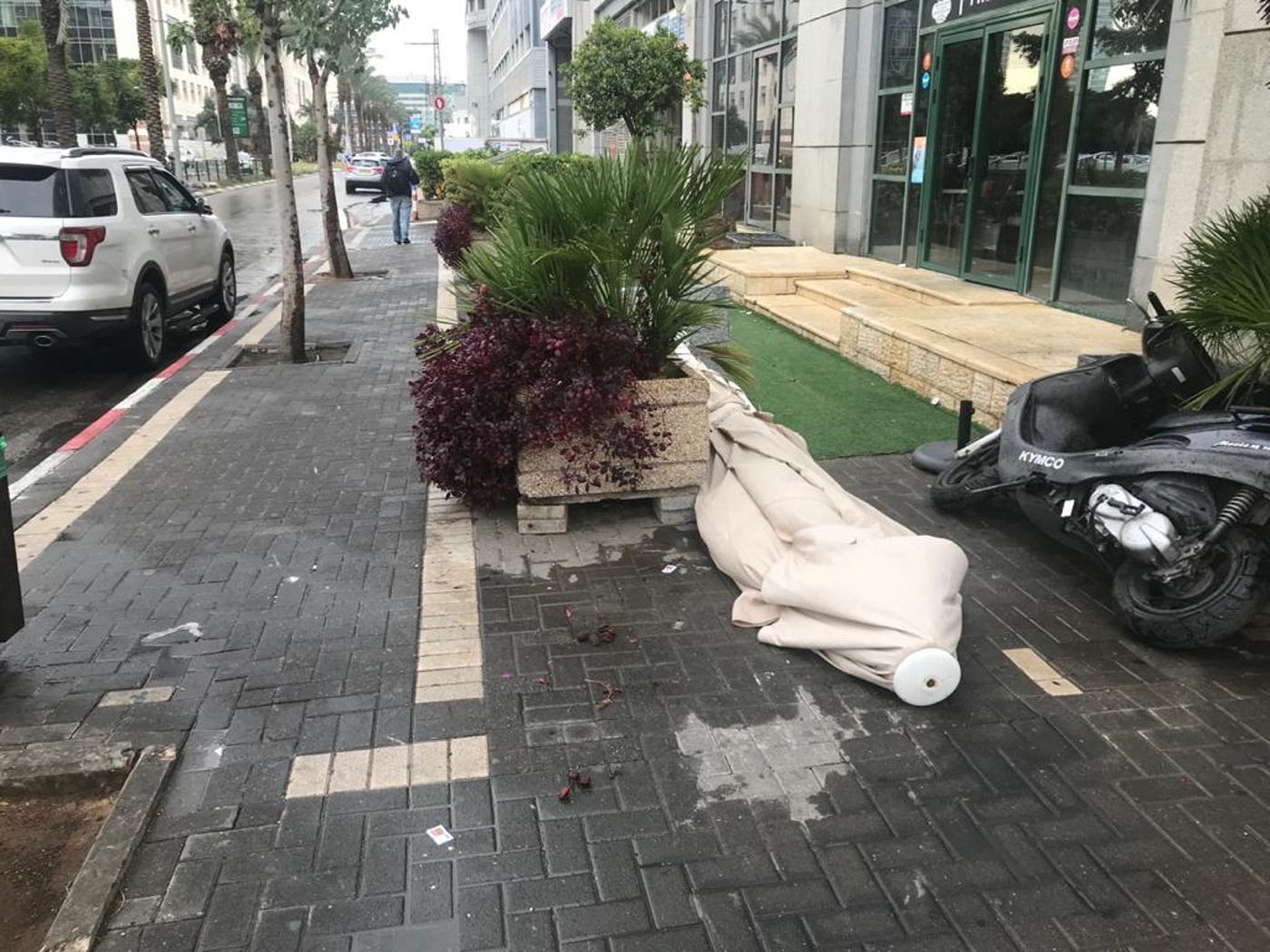 סופות חול בדרום; אדם נפגע בינוני מאבן שעפה בסופה
