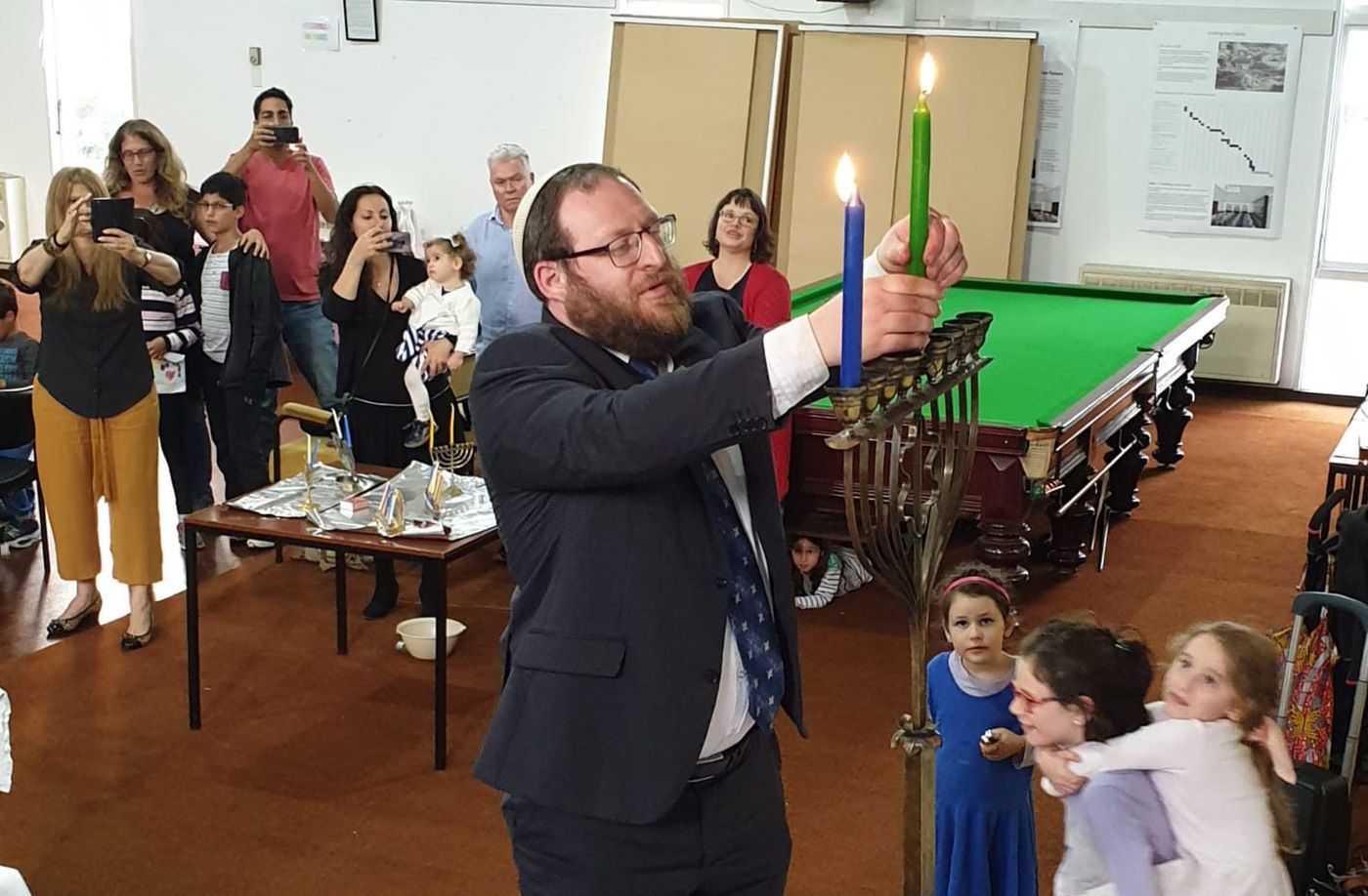 צפו בהדלקת נרות חנוכה הראשונה לשנת תש"פ