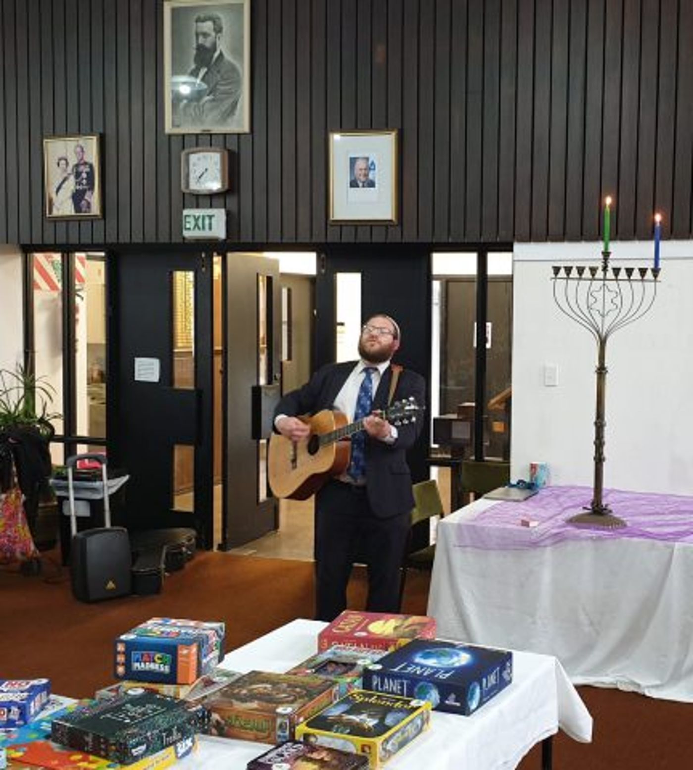צפו בהדלקת נרות חנוכה הראשונה לשנת תש"פ