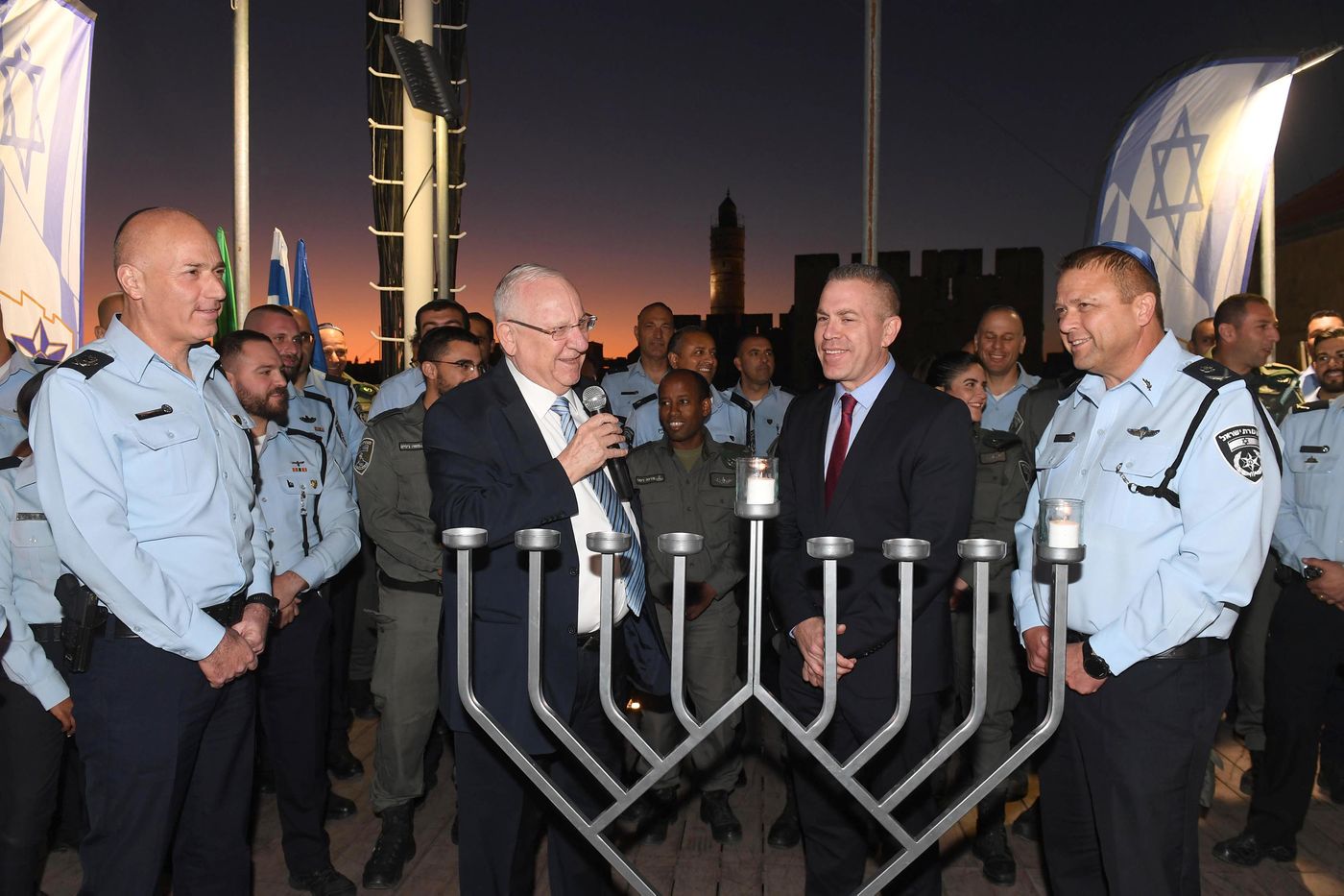 חג החנוכה יוצא לדרך: הח"כים מדליקים נר ראשון
