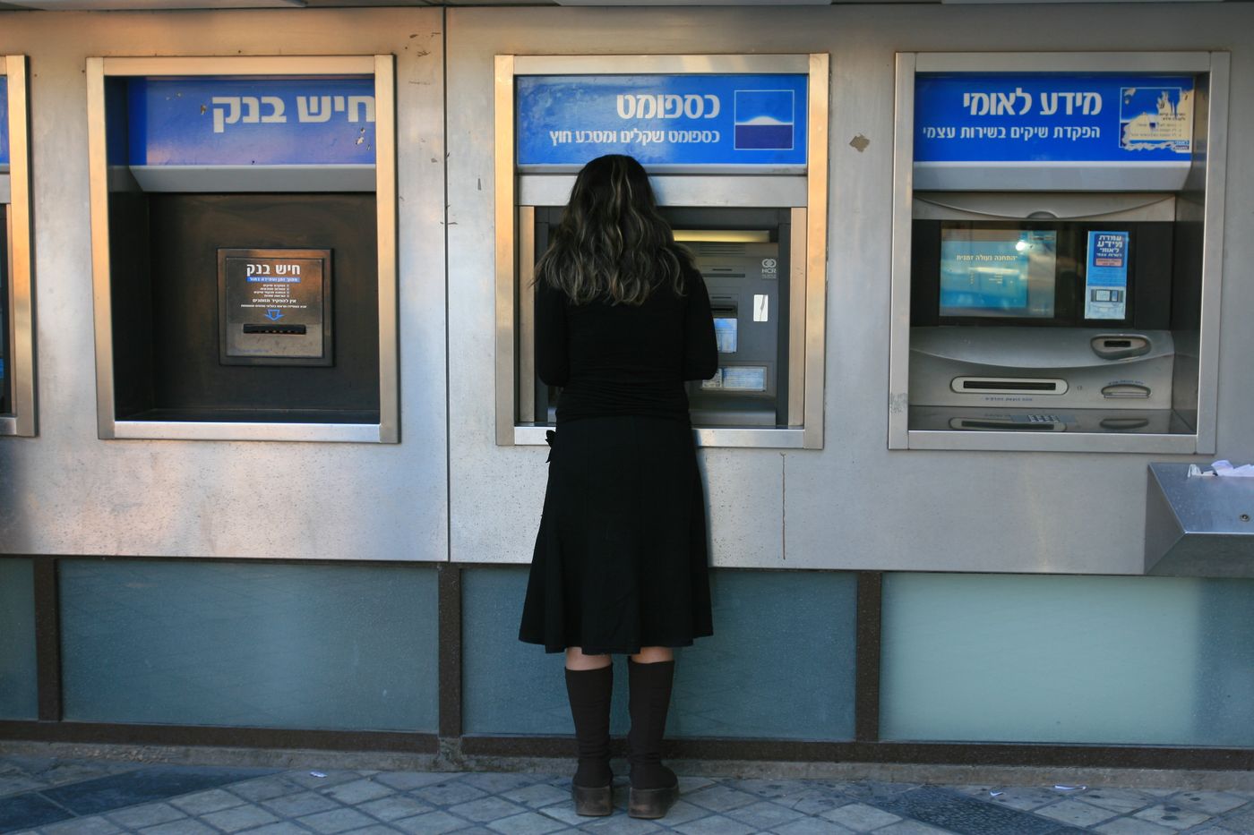 ישראל גנץ מאיים: נחרים בתגובה את בנק לאומי