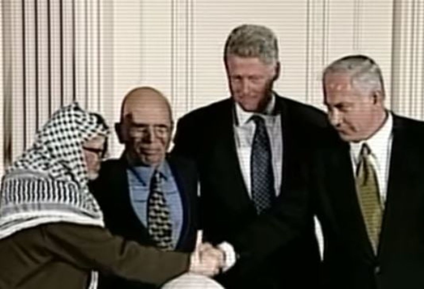 "השמאלנים": איך הפכה המילה 'שלום' לקללה? צפו