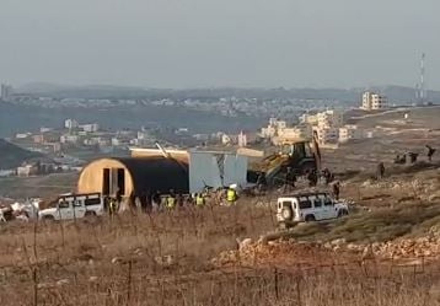בנט בביטחון: כוחות גדולים הרסו בתים בישוב יצהר