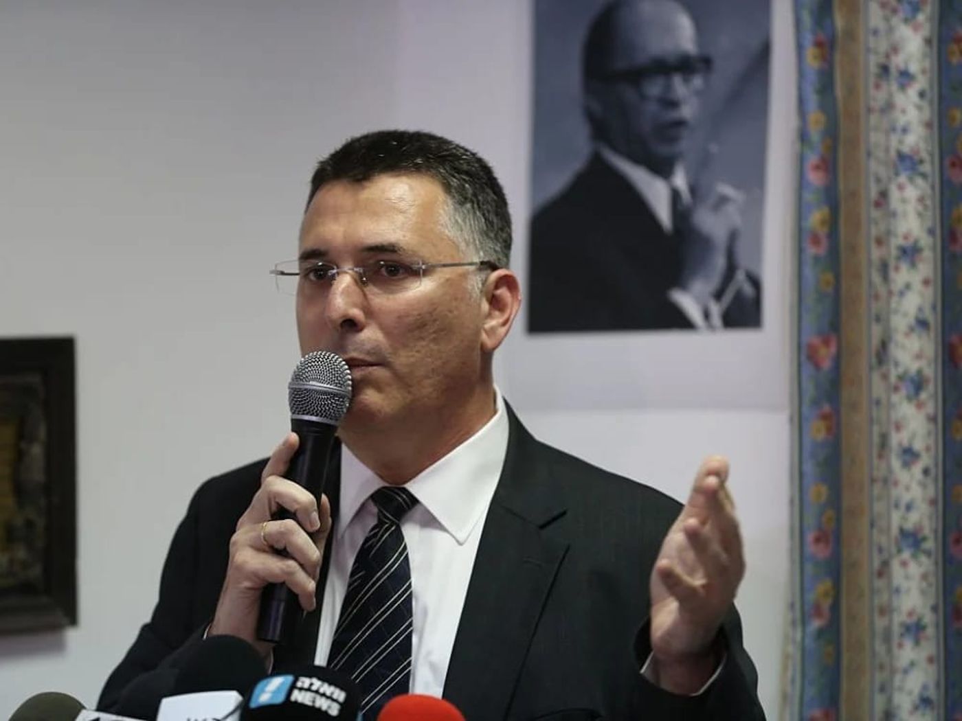 גדעון סער