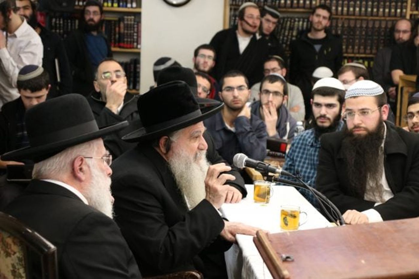 צפו: נכד ה'בבא סאלי' בשיעור בישיבת מרכז הרב