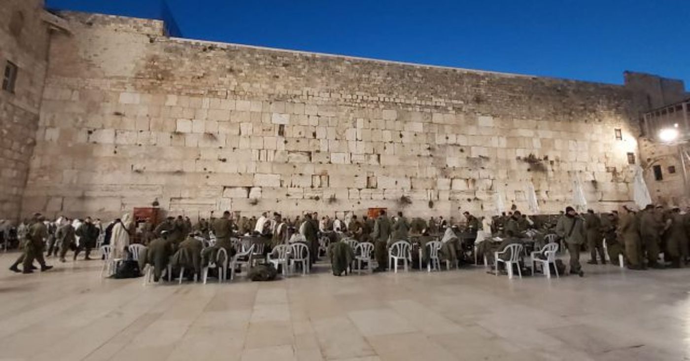 ניתוח חירום לחייל שנפצע קשה; רכבו של המחבל אותר