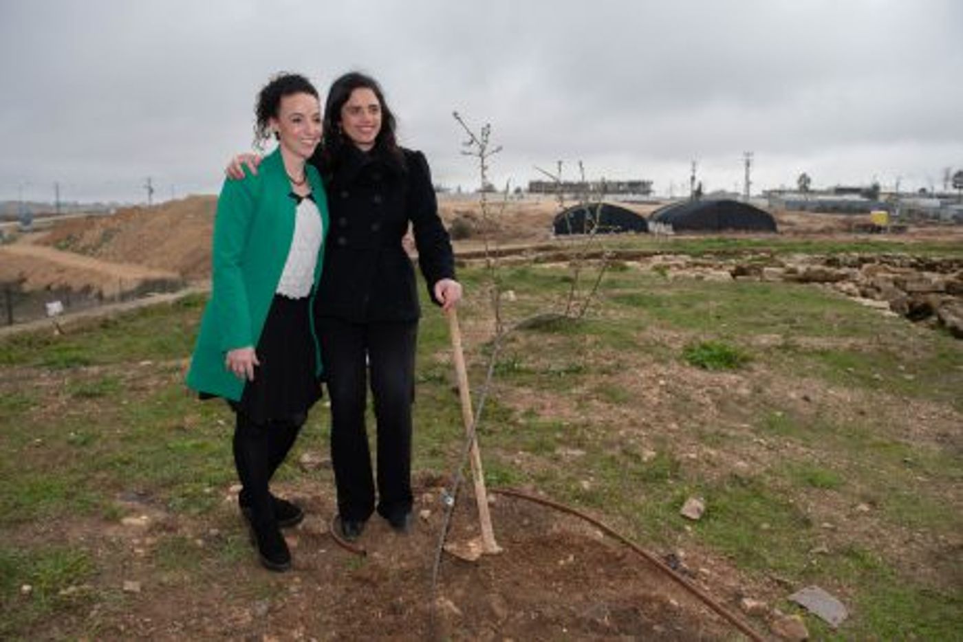 כך הולכים המועמדים: לפני הבחירות, יוצאים לנטיעות