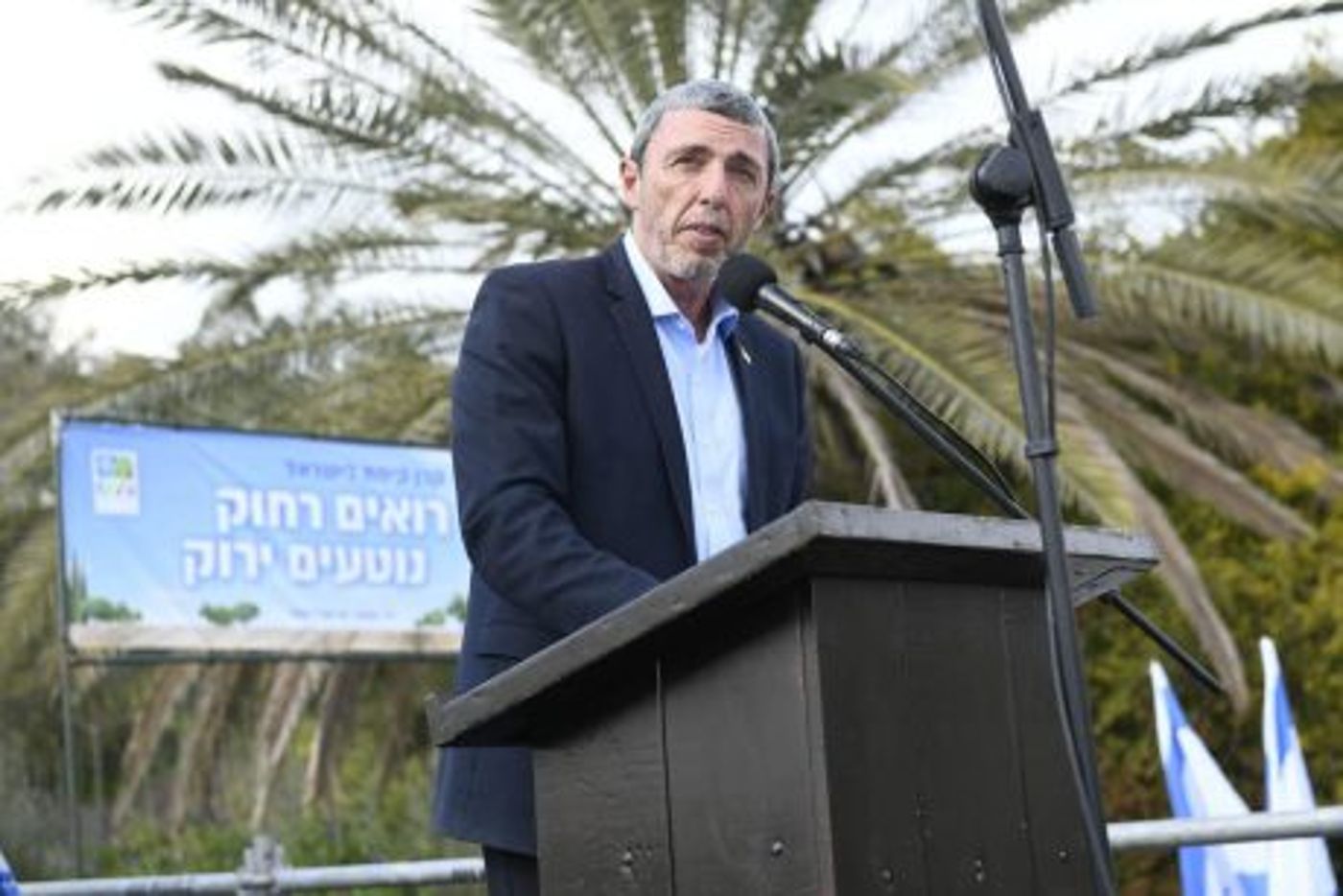 כך הולכים המועמדים: לפני הבחירות, יוצאים לנטיעות