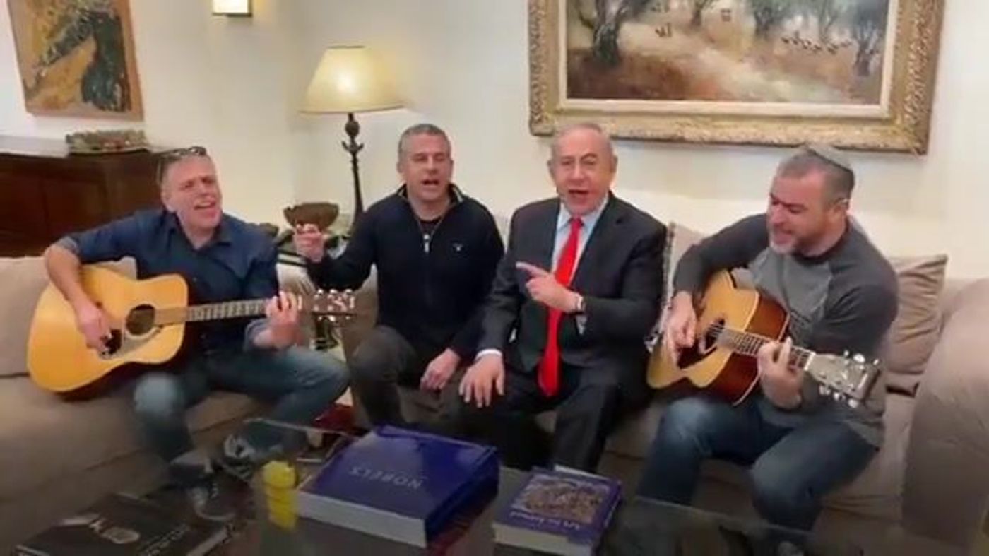 מופע פארודיה על העיתונות הממוסדת