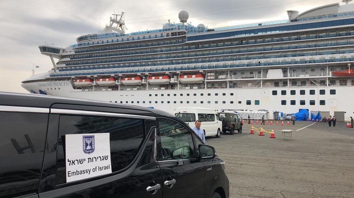 התפשטות הנגיף: מת נוסע רביעי מ"ספינת הקורונה"