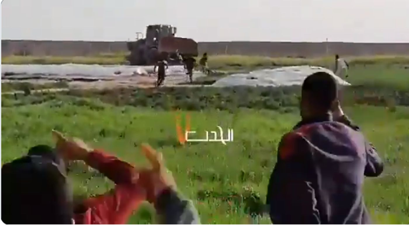 צפו: דחפור צה"לי עוצר לקיחת גופת מחבל
