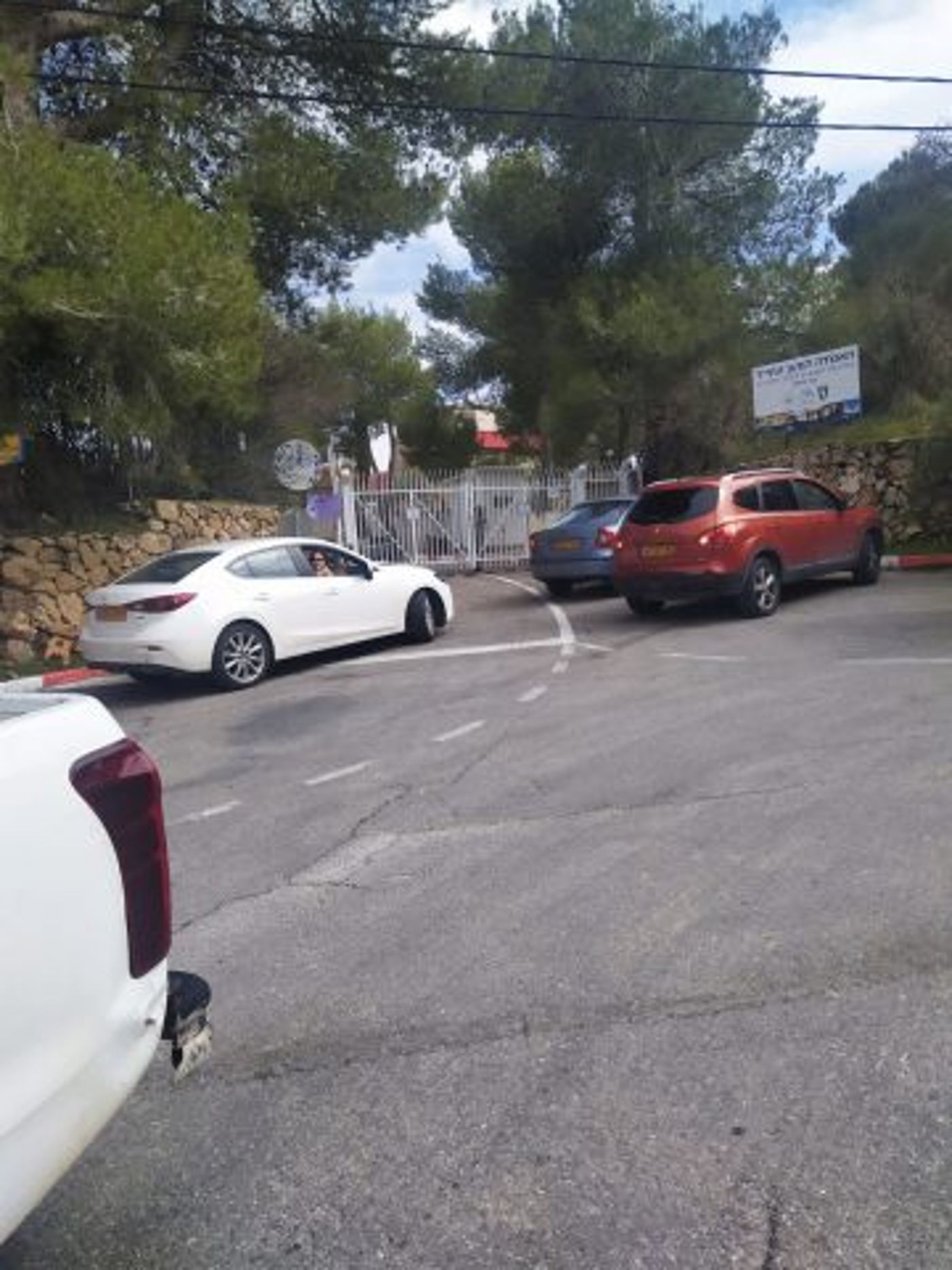 תושבי הר גילה חוסמים את הכניסה לתיירים הקוריאנים