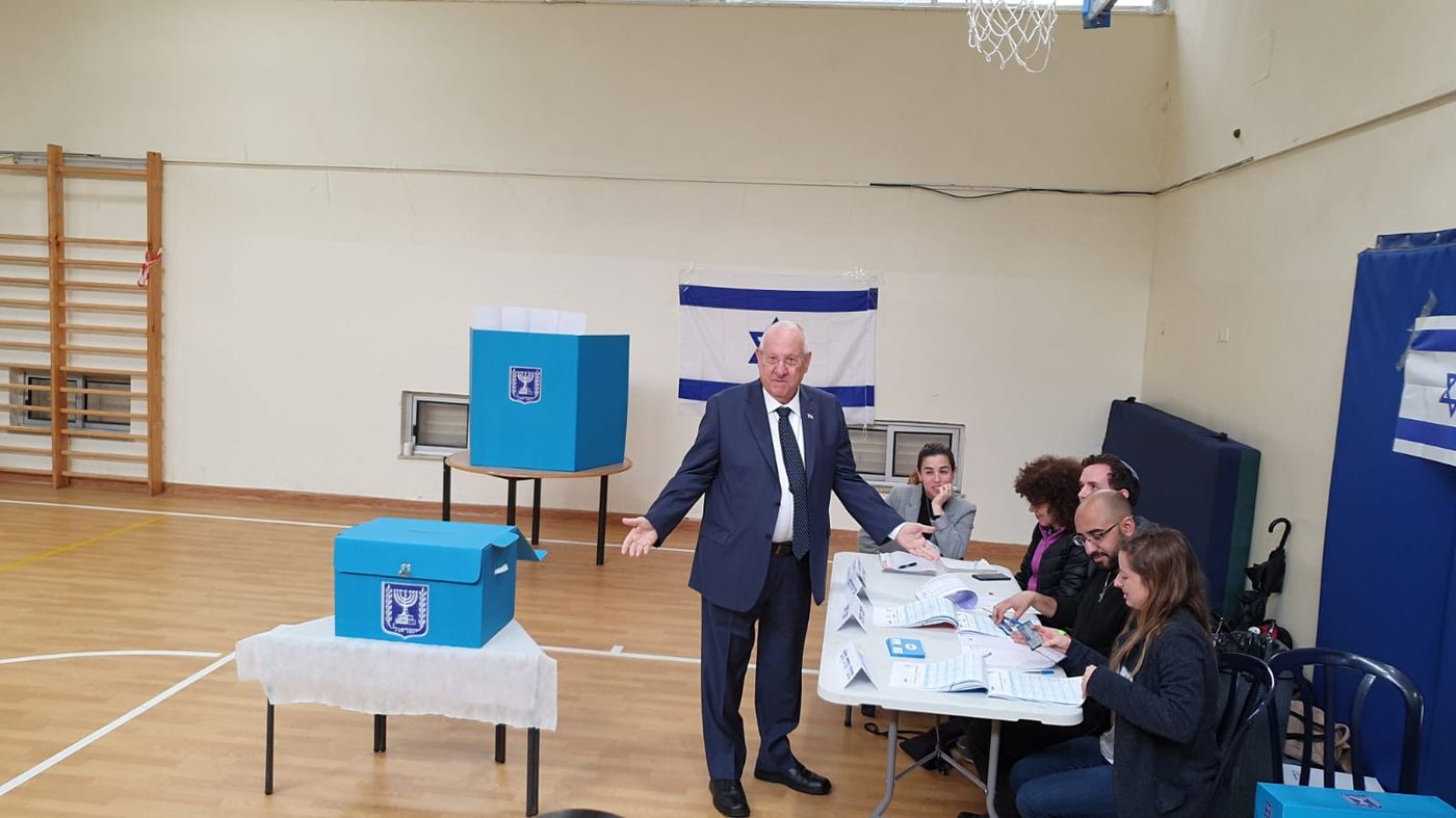 ריבלין הצביע: "הפעם יום הבחירות הוא לא יום שמח"
