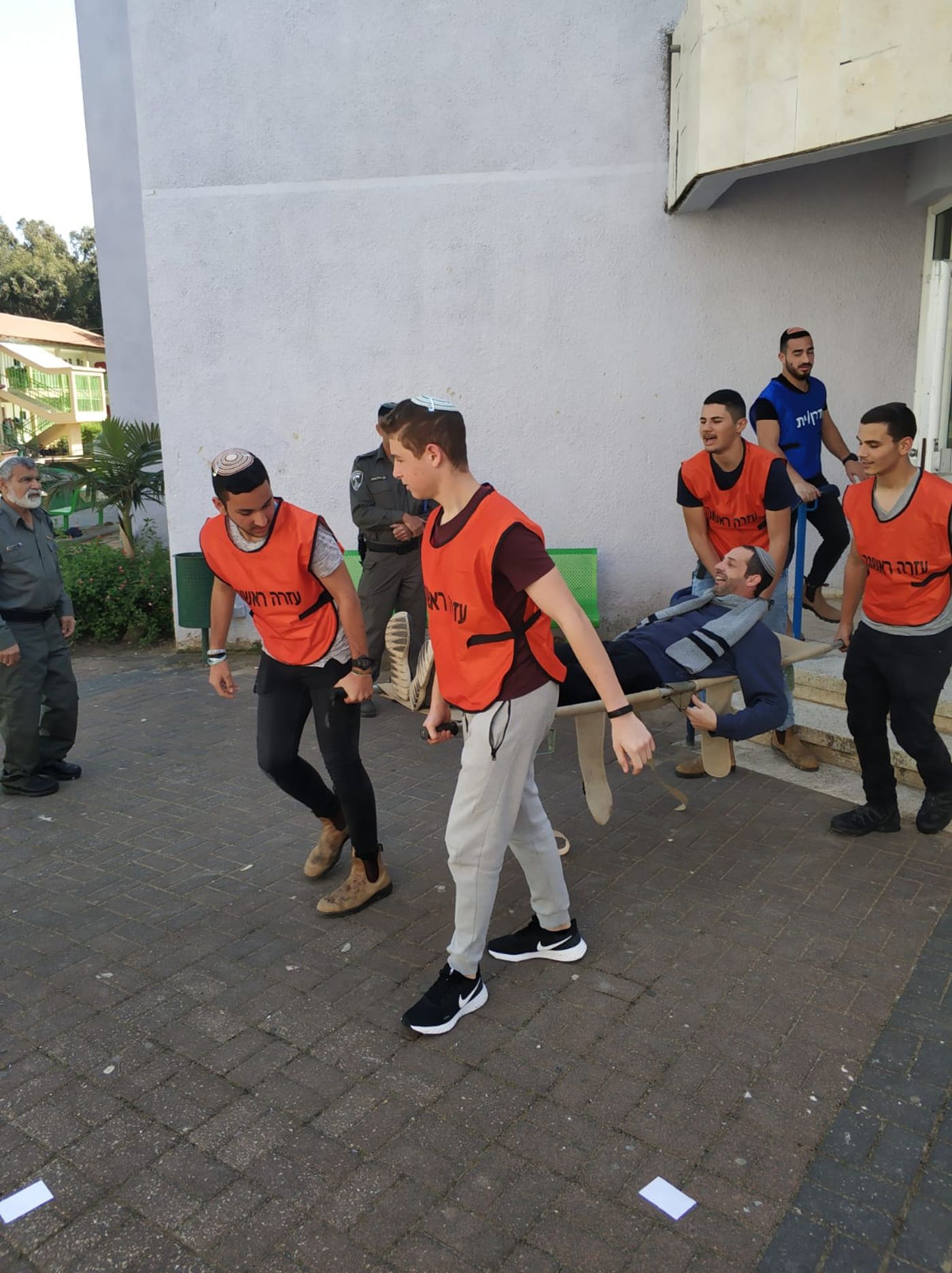 תלמידי ישיבות ואולפנות תירגלו ירידה למקלטים