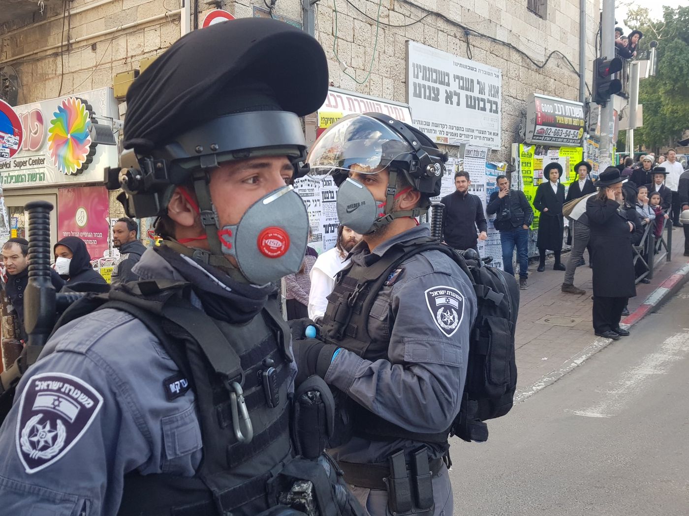 עימות בשכונת מאה שערים בעת אכיפת צו הקורונה