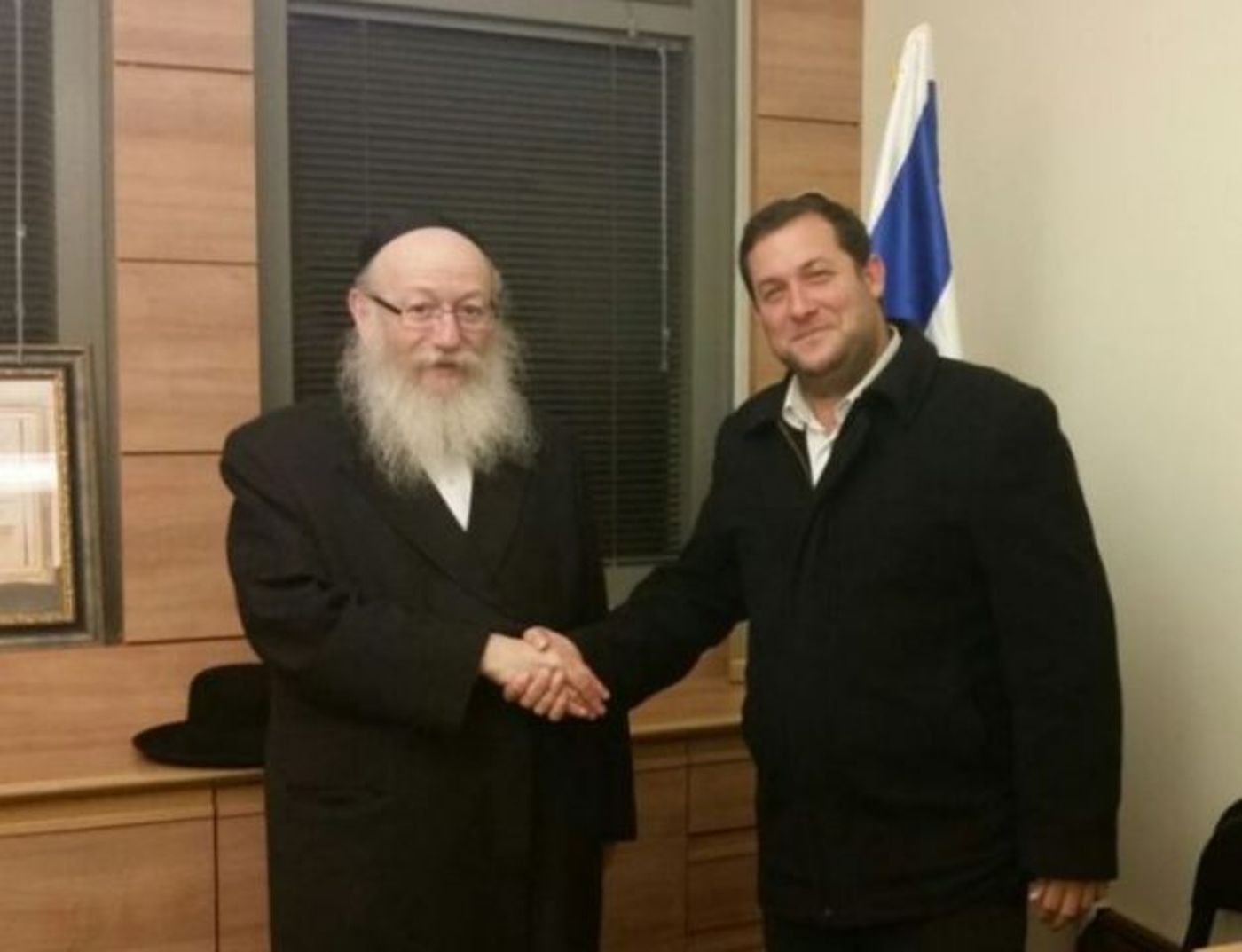 יוסי דגן והשר ליצמן, ארכיון (קרדיט: לשכת שר הבריאות)
