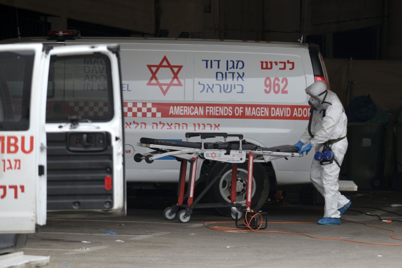רוכב אופנוע נפצע מפגיעת משאית בכביש 4, מצבו קשה