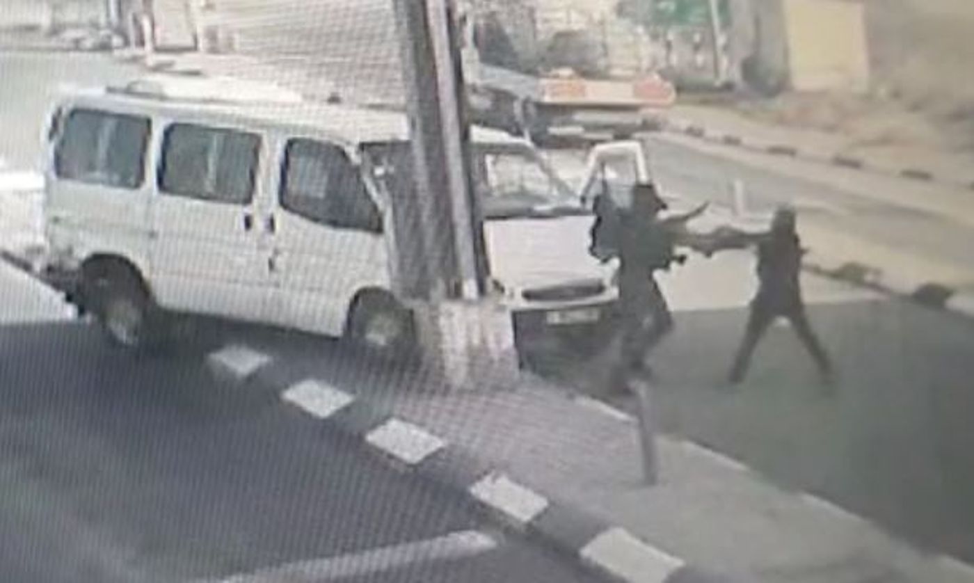 תיעוד דרמטי: הלוחם נדרס, נדקר ונאבק עם המחבל.צפו