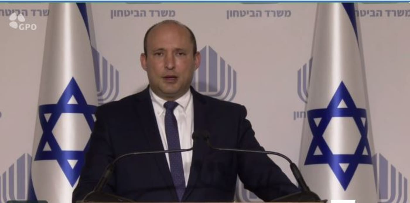 בנט: לקיים חתונות עד 50 איש, תפילות בשטח פתוח