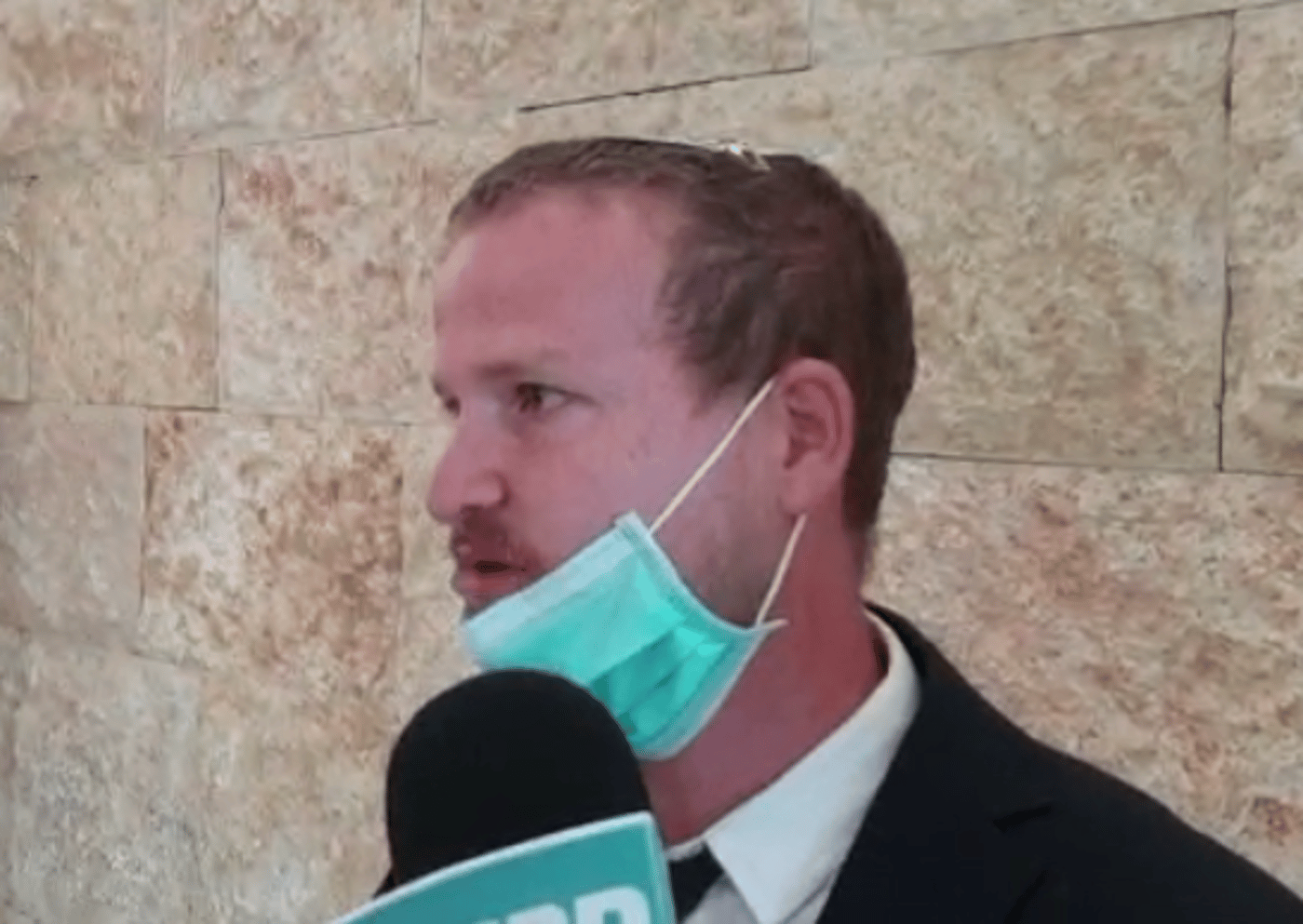 לאחר שסורבו, אנשי הפורום למען ישראל נכנסו לדיון